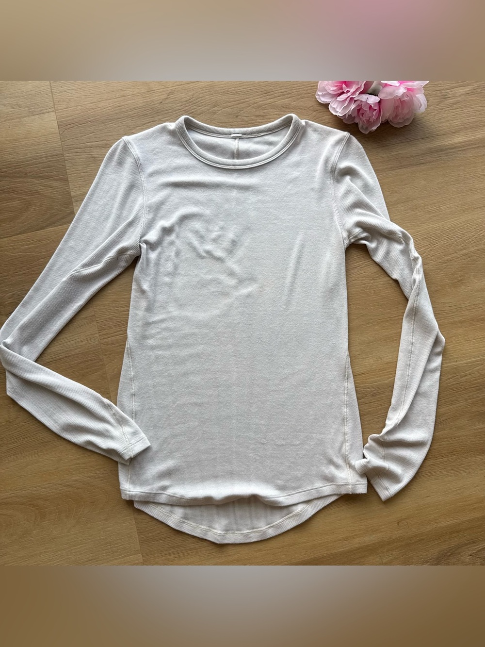 lululemon athletica Long Sleeve T shirt SZ 6 Crewneck Ivory Ribbed stretch logo